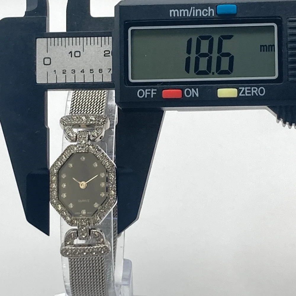Elizabeth Taylor Avon Women's Watch Silver Tone Crystals Art Deco New Battery